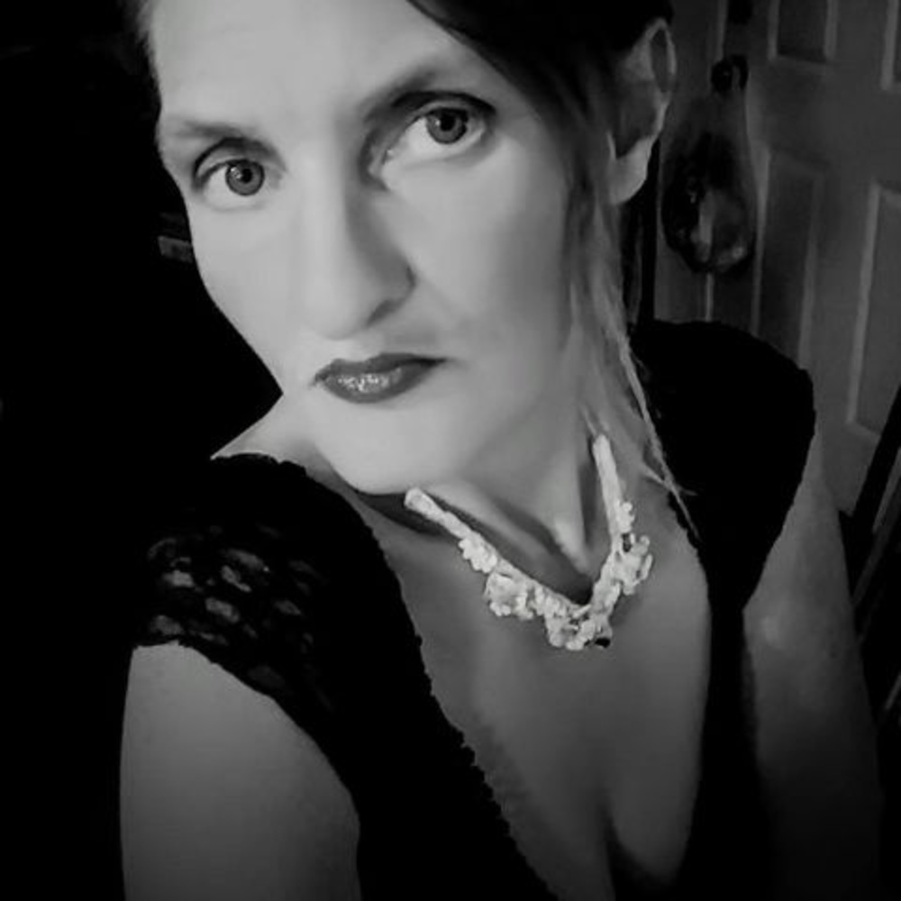 Meet your Posher, Denise